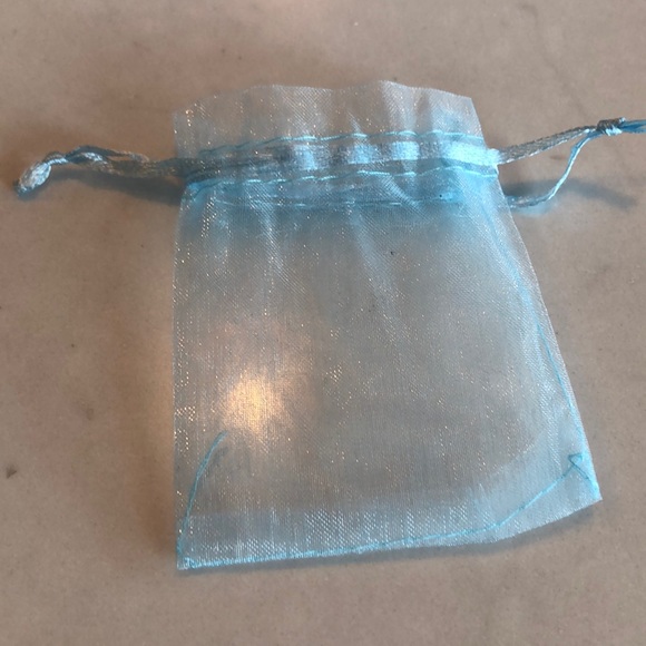 Beautiful chandelier earrings with cross detail - Picture 4 of 5